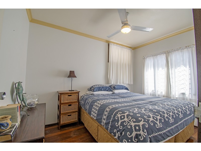 20 The Crescent, Ashmore QLD 4214