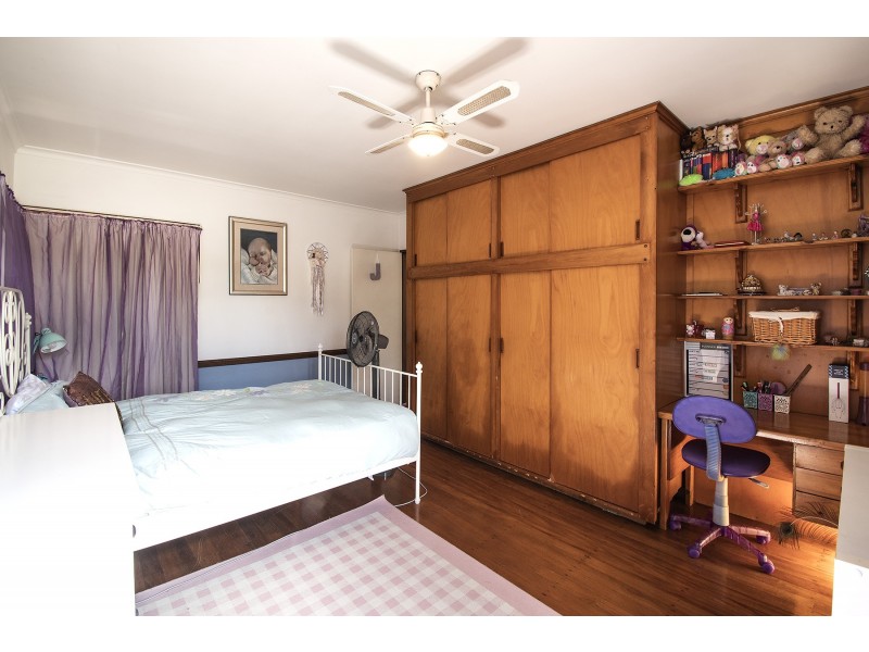 20 The Crescent, Ashmore QLD 4214