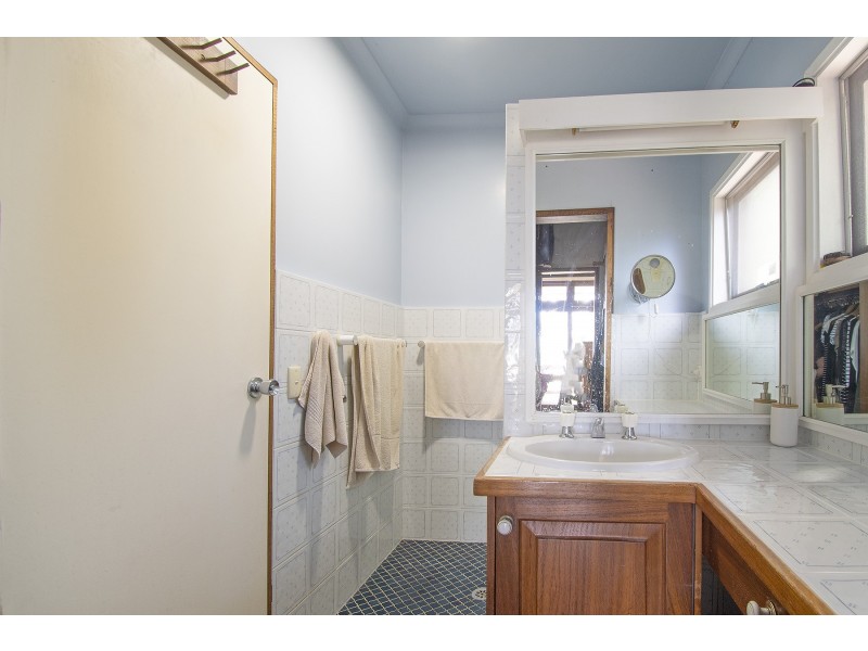 20 The Crescent, Ashmore QLD 4214
