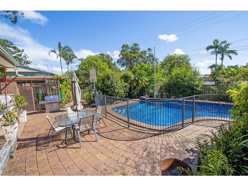 20 The Crescent, Ashmore QLD 4214