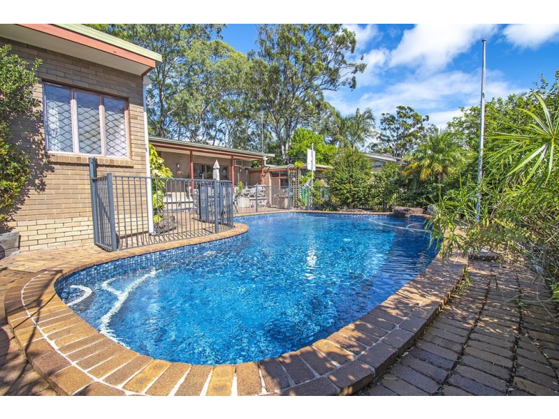 20 The Crescent, Ashmore QLD 4214