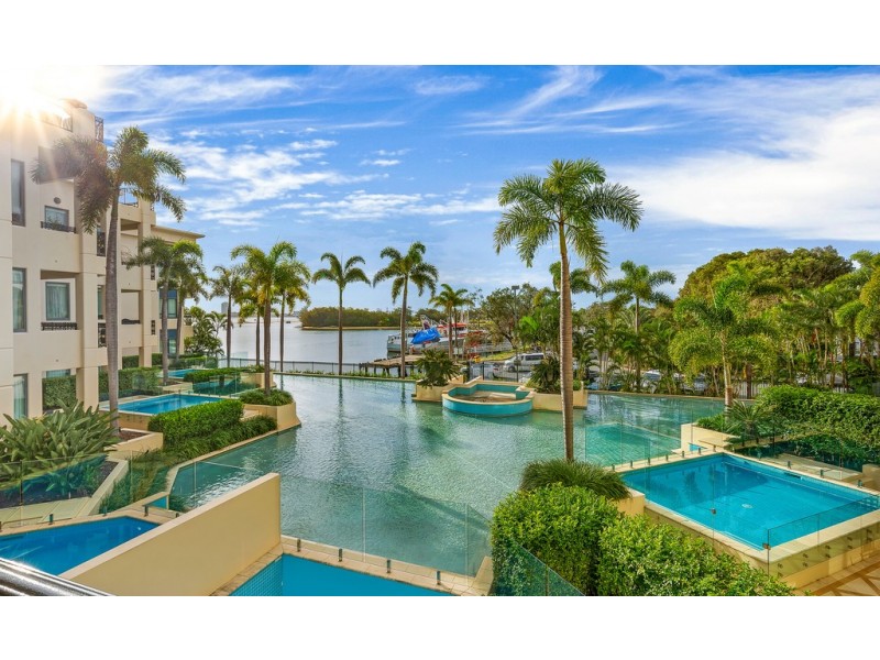 Condo Palazzo Versace, 94 Sea World Drive, Main Beach QLD 4217