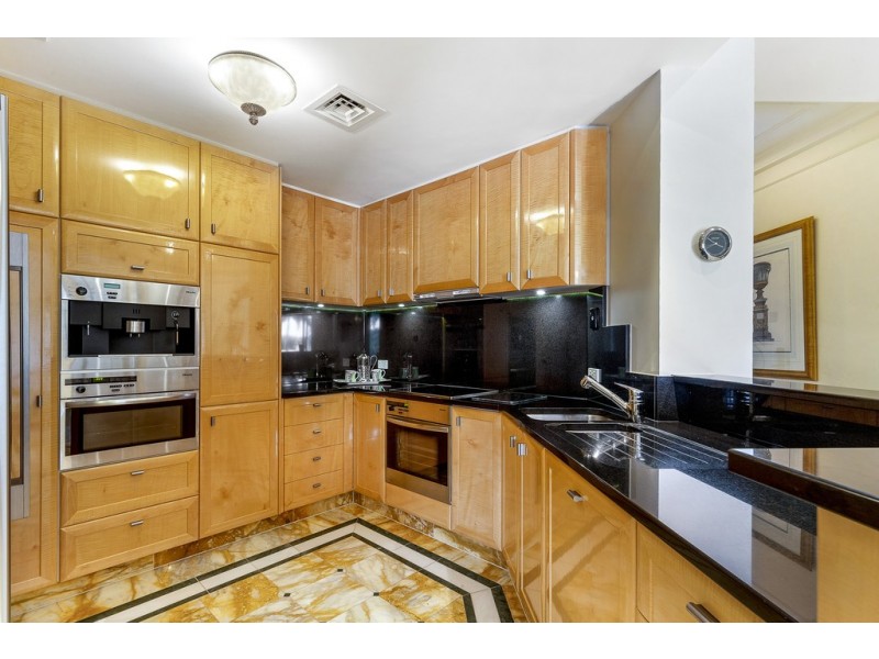 Condo Palazzo Versace, 94 Sea World Drive, Main Beach QLD 4217