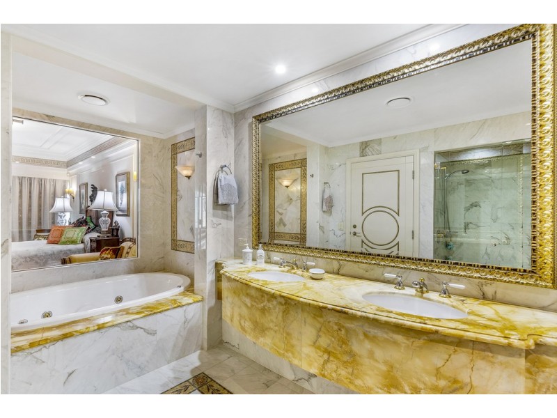 Condo Palazzo Versace, 94 Sea World Drive, Main Beach QLD 4217