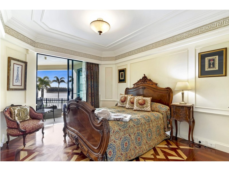 Condo Palazzo Versace, 94 Sea World Drive, Main Beach QLD 4217