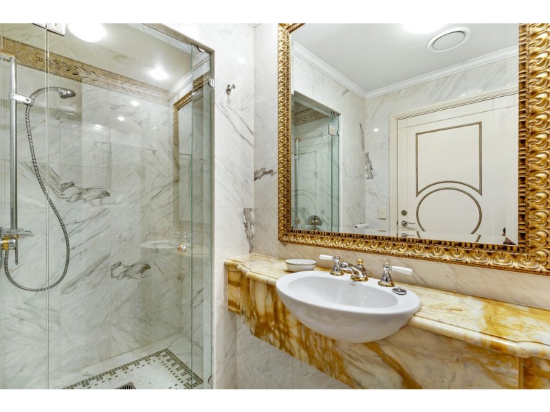 Condo Palazzo Versace, 94 Sea World Drive, Main Beach QLD 4217