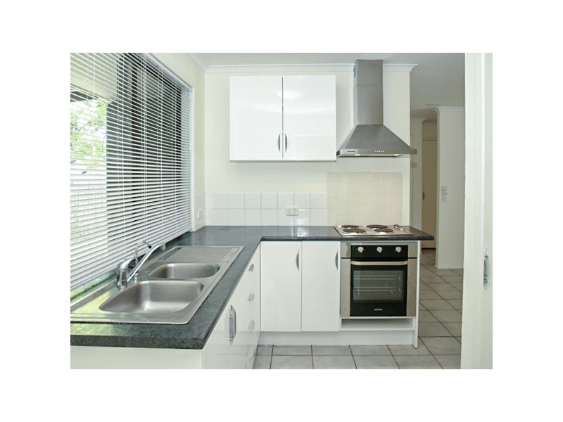 2/13 Morinda Way, Labrador QLD 4215