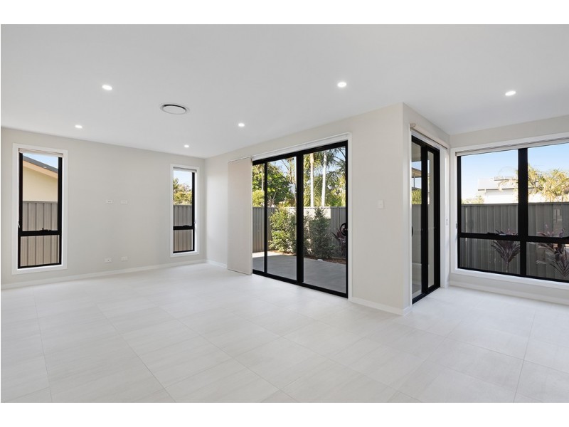 6 Koolewong Parade, Ashmore QLD 4214