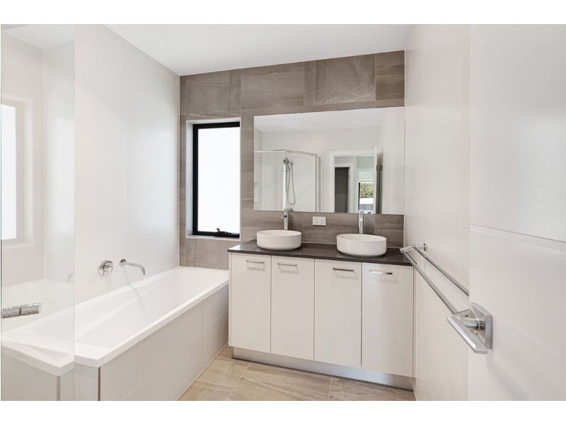 6 Koolewong Parade, Ashmore QLD 4214