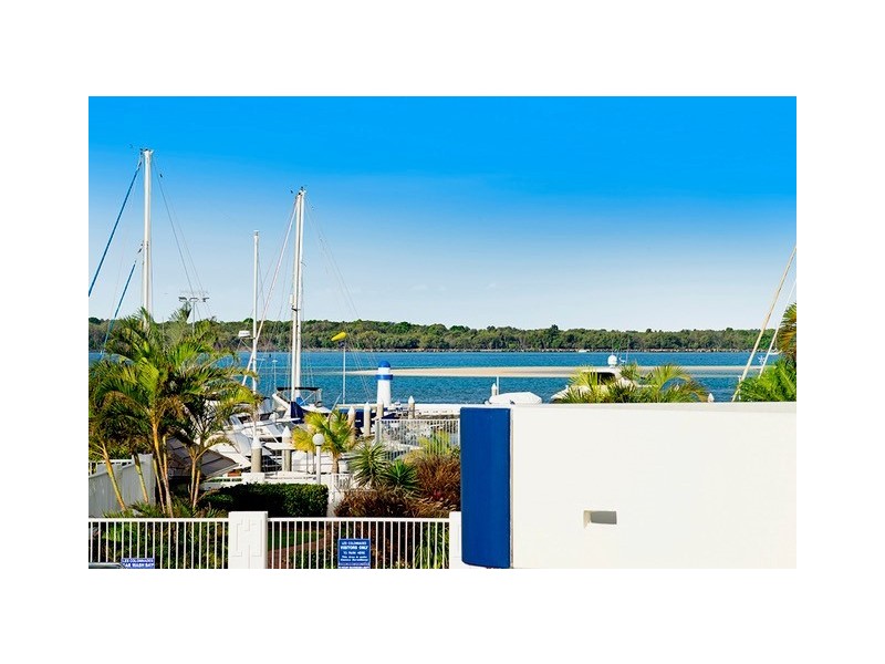 7/7 “Leeward Tower” Oatland Esplanade, Runaway Bay QLD 4216