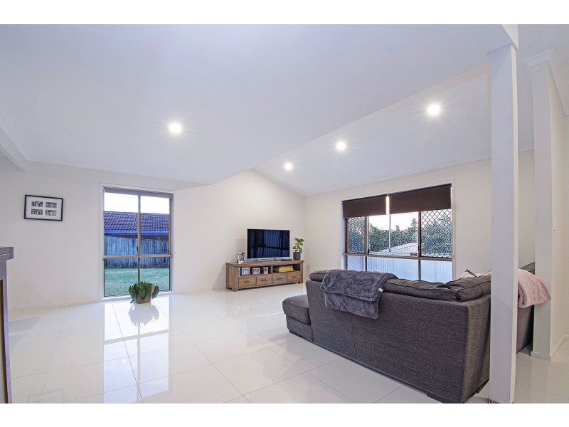 1 Carnoustie Court, Arundel QLD 4214