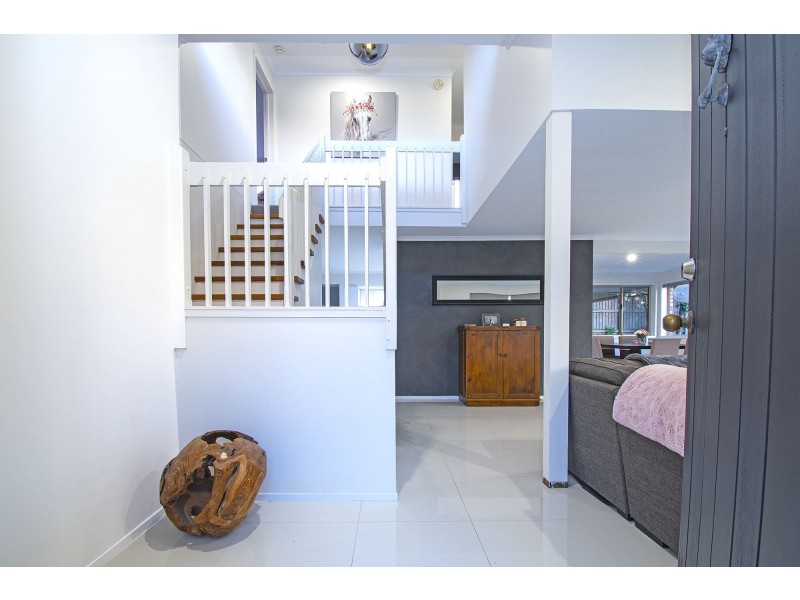 1 Carnoustie Court, Arundel QLD 4214