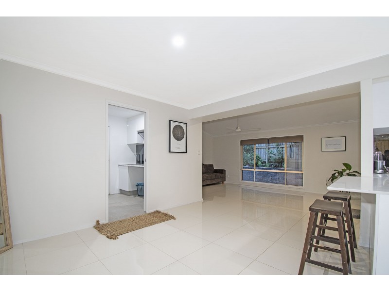 1 Carnoustie Court, Arundel QLD 4214