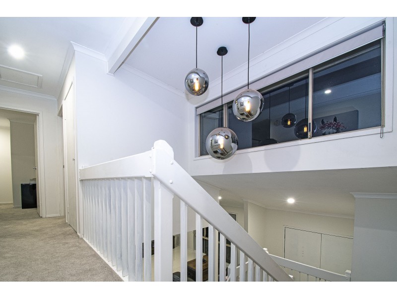 1 Carnoustie Court, Arundel QLD 4214