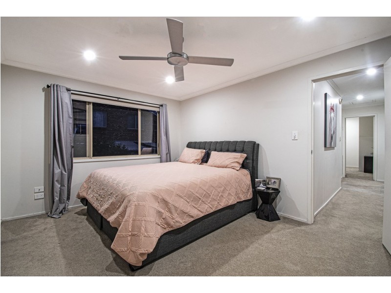 1 Carnoustie Court, Arundel QLD 4214