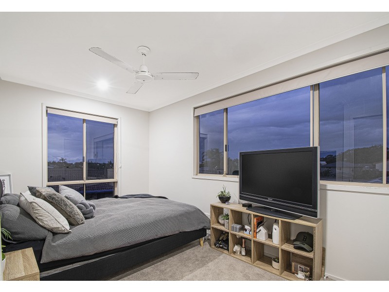 1 Carnoustie Court, Arundel QLD 4214