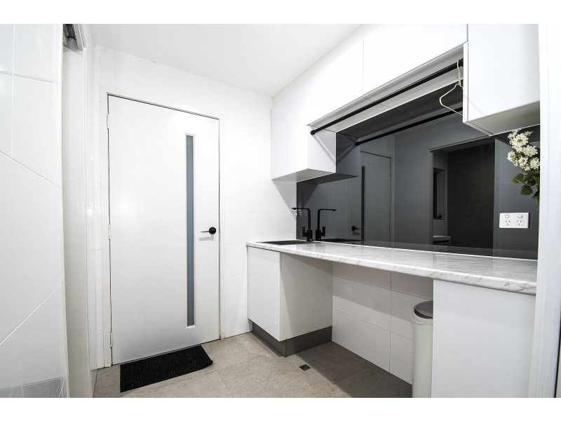 1 Carnoustie Court, Arundel QLD 4214