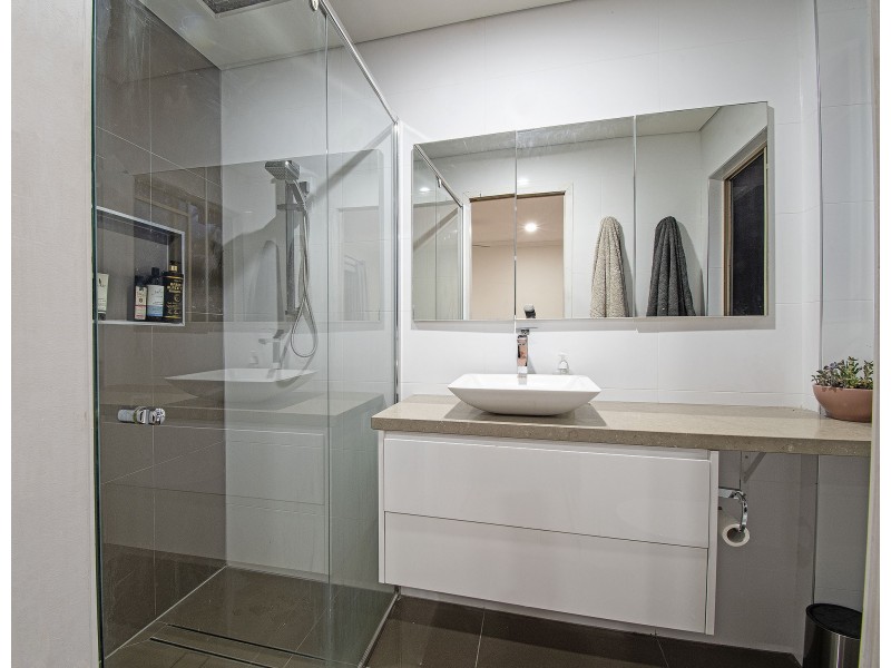 1 Carnoustie Court, Arundel QLD 4214