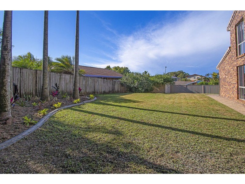 1 Carnoustie Court, Arundel QLD 4214