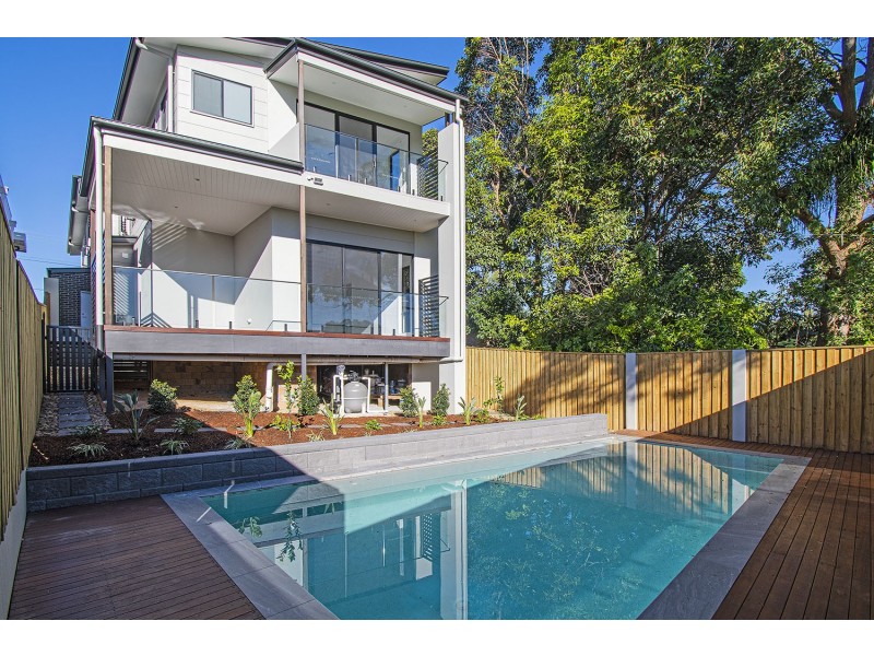 35A Ridgeway Avenue, Southport QLD 4215