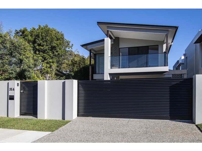 35A Ridgeway Avenue, Southport QLD 4215