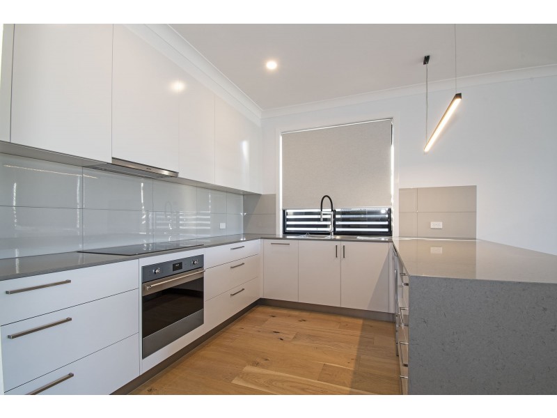 35A Ridgeway Avenue, Southport QLD 4215