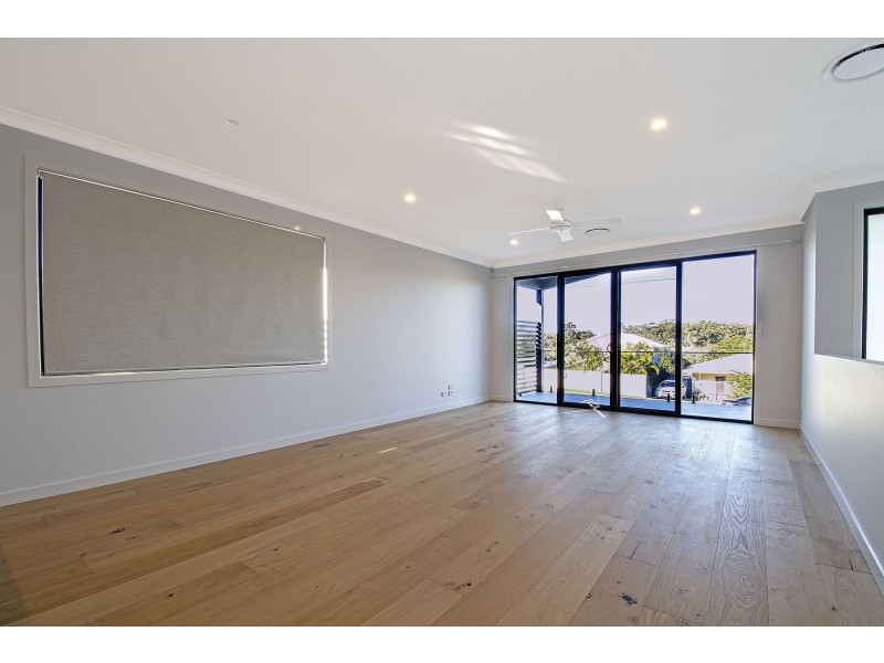 35A Ridgeway Avenue, Southport QLD 4215
