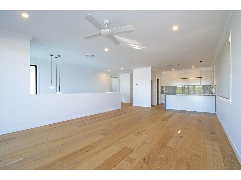 35A Ridgeway Avenue, Southport QLD 4215