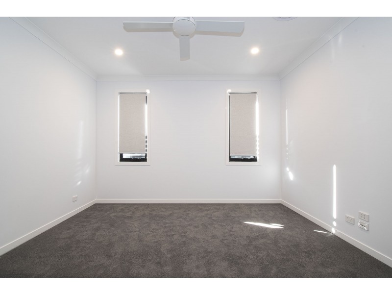 35A Ridgeway Avenue, Southport QLD 4215