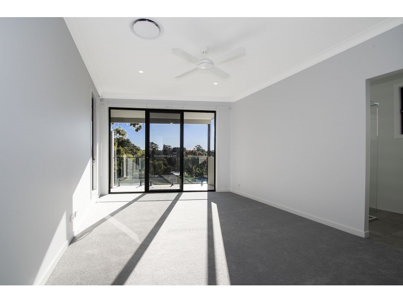 35A Ridgeway Avenue, Southport QLD 4215