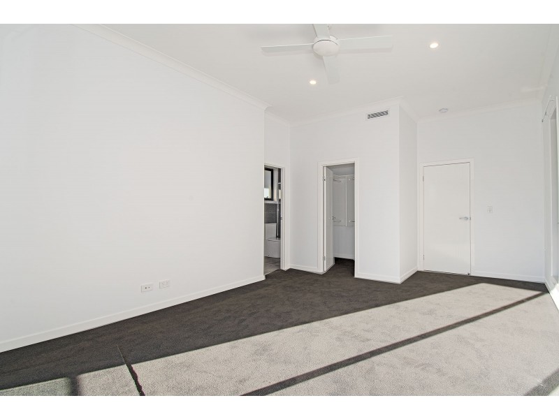 35A Ridgeway Avenue, Southport QLD 4215