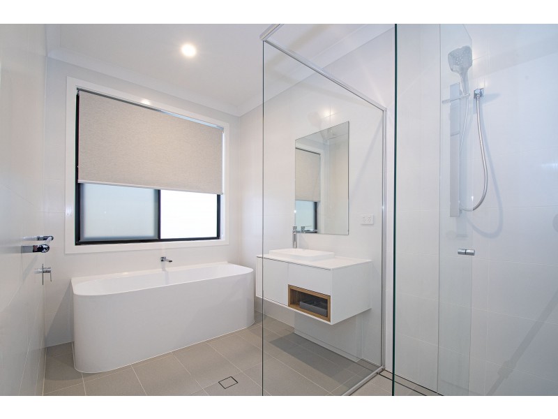 35A Ridgeway Avenue, Southport QLD 4215