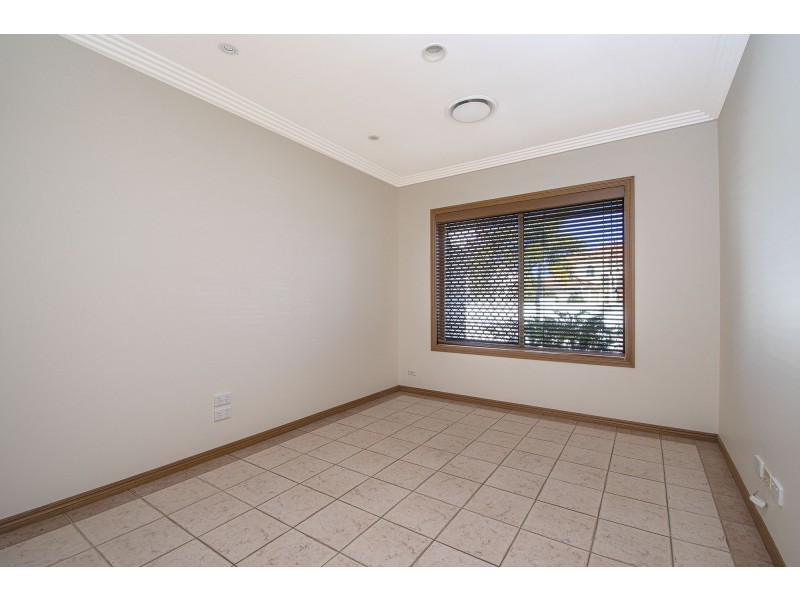 46 Sir Bruce Small Boulevard, Benowa QLD 4217