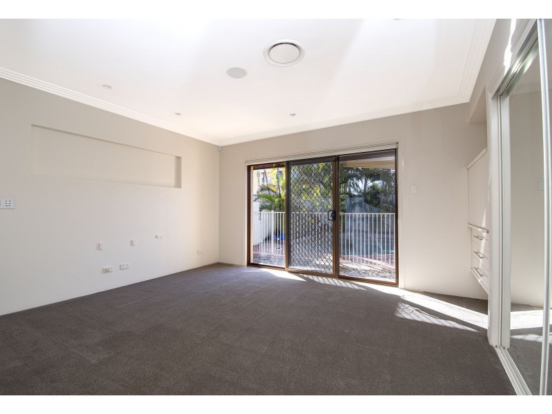 46 Sir Bruce Small Boulevard, Benowa QLD 4217