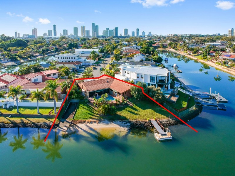 32 Bombala Street, Broadbeach Waters QLD 4218