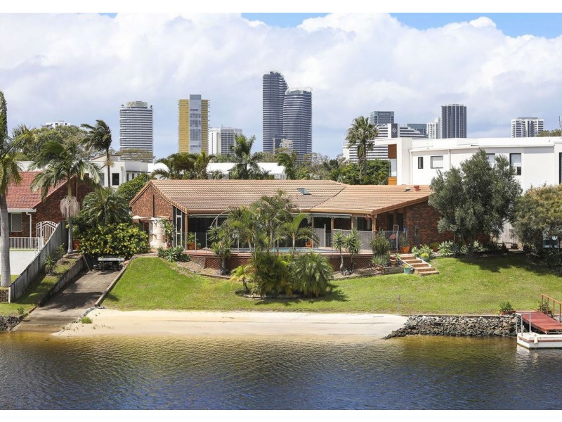 32 Bombala Street, Broadbeach Waters QLD 4218