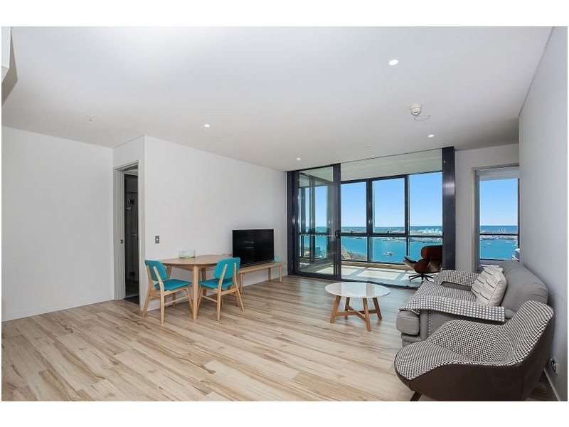 1108/2 Como Crescent, Southport QLD 4215