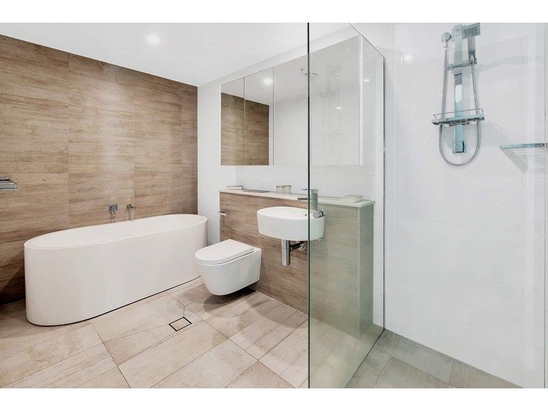 1108/2 Como Crescent, Southport QLD 4215