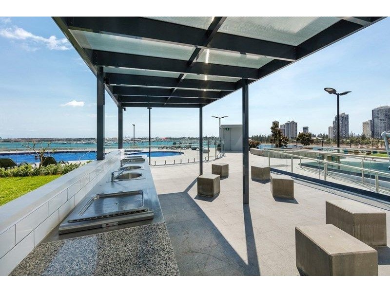 1108/2 Como Crescent, Southport QLD 4215