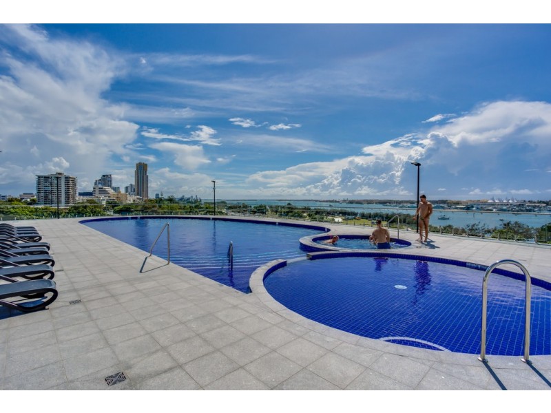 1108/2 Como Crescent, Southport QLD 4215