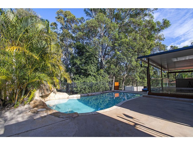 8 West Mountain Court, Parkwood QLD 4214