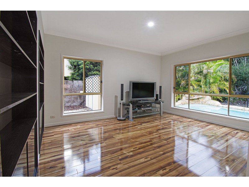 8 West Mountain Court, Parkwood QLD 4214