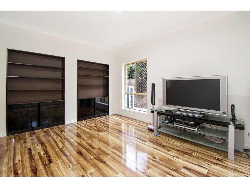 8 West Mountain Court, Parkwood QLD 4214