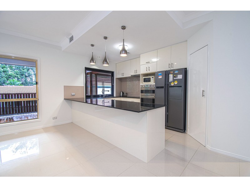 8 West Mountain Court, Parkwood QLD 4214