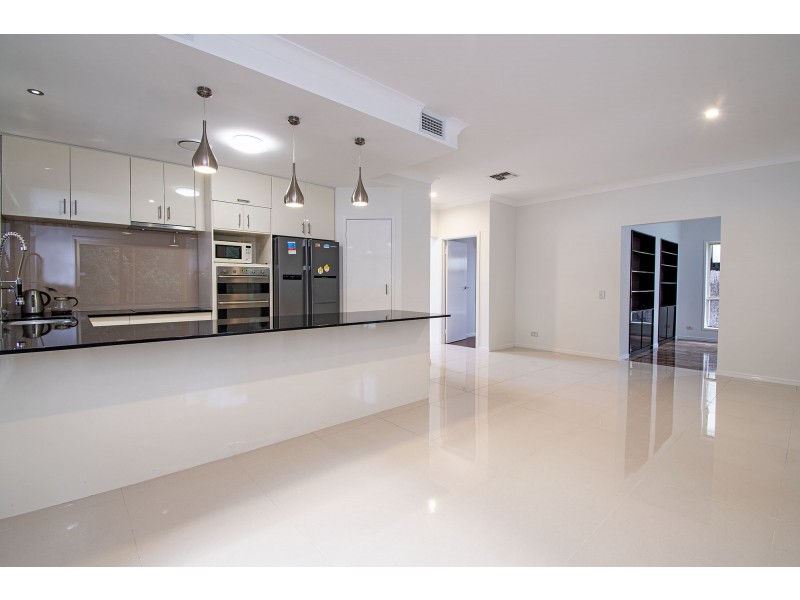 8 West Mountain Court, Parkwood QLD 4214