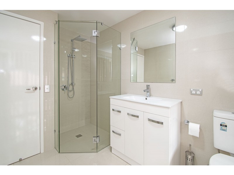 8 West Mountain Court, Parkwood QLD 4214