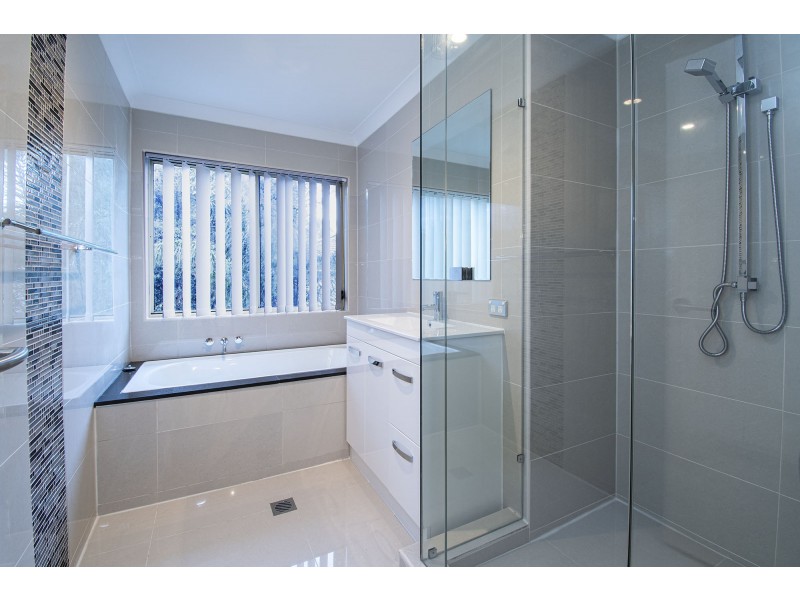 8 West Mountain Court, Parkwood QLD 4214