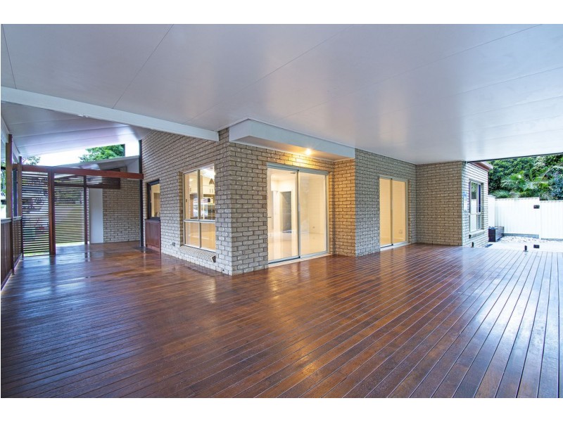 8 West Mountain Court, Parkwood QLD 4214