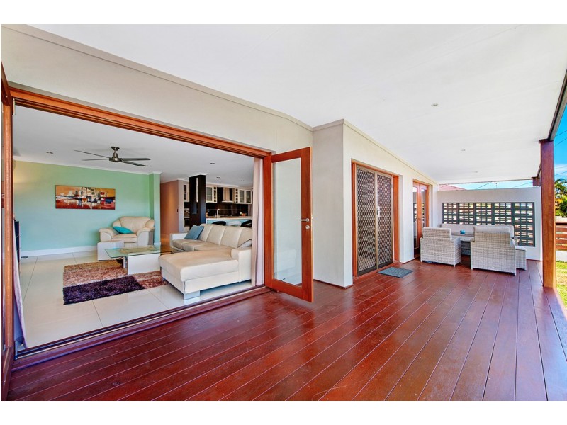 36 Cooleroo Crescent, Southport QLD 4215