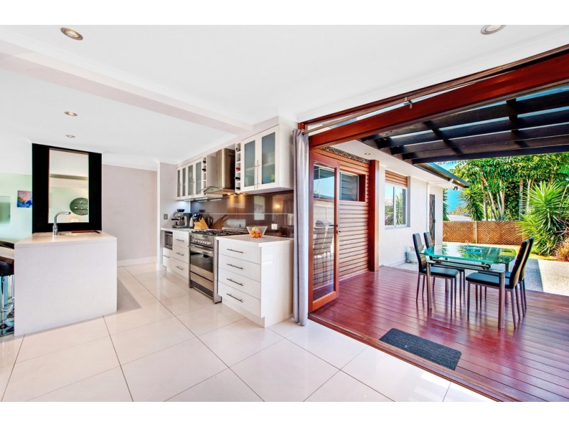 36 Cooleroo Crescent, Southport QLD 4215